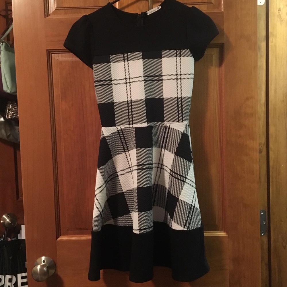 Very cute black and white dress